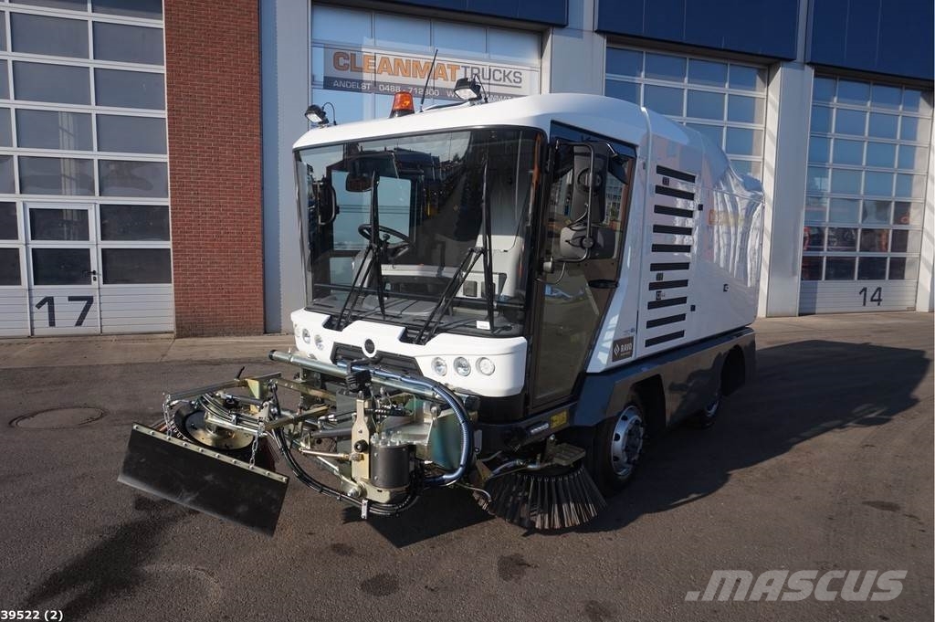 Ravo 540 CD with 3-rd brush Sweeper trucks
