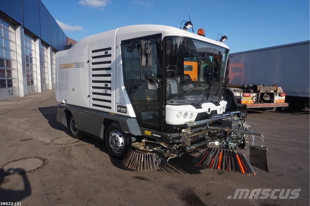 Ravo 540 CD with 3-rd brush Sweeper trucks