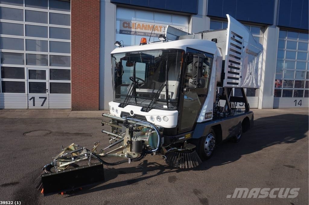 Ravo 540 CD with 3-rd brush Sweeper trucks
