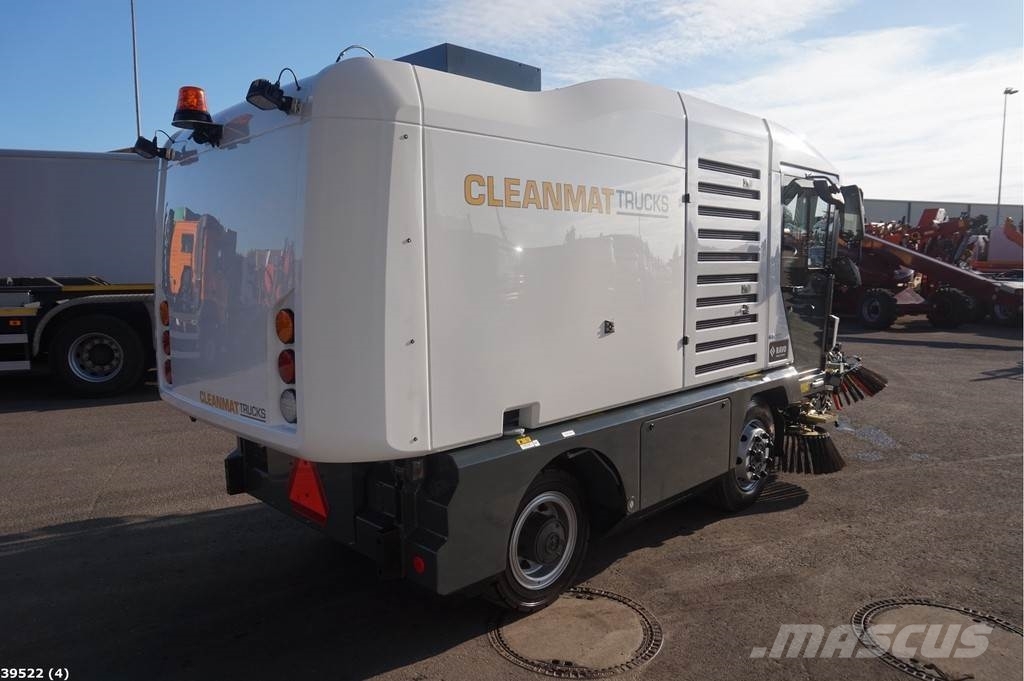 Ravo 540 CD with 3-rd brush Sweeper trucks