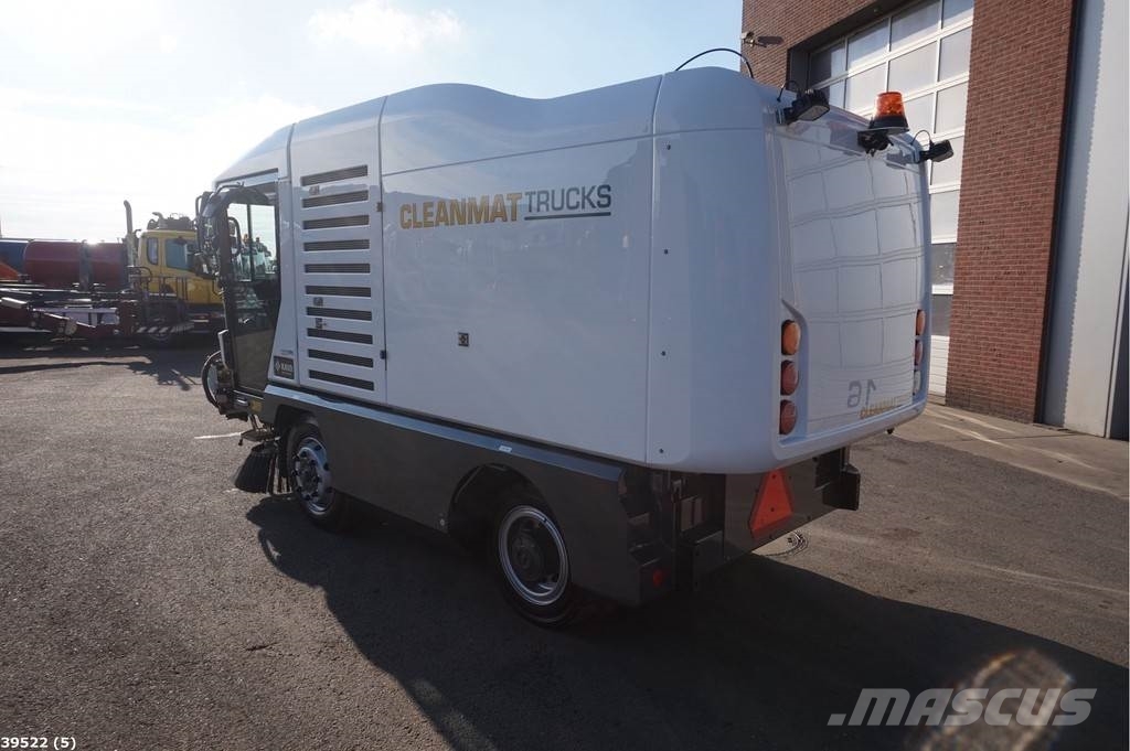 Ravo 540 CD with 3-rd brush Sweeper trucks