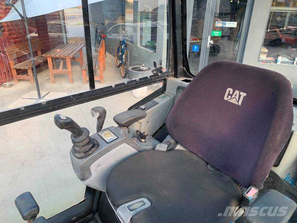 CAT 302.4 D Miniexcavadoras