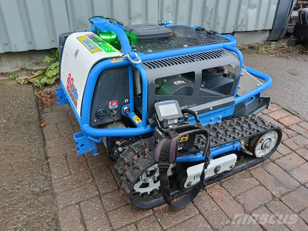 Barbieri X-flail EVO robot remote mower maaier flail klepel Robotormäher