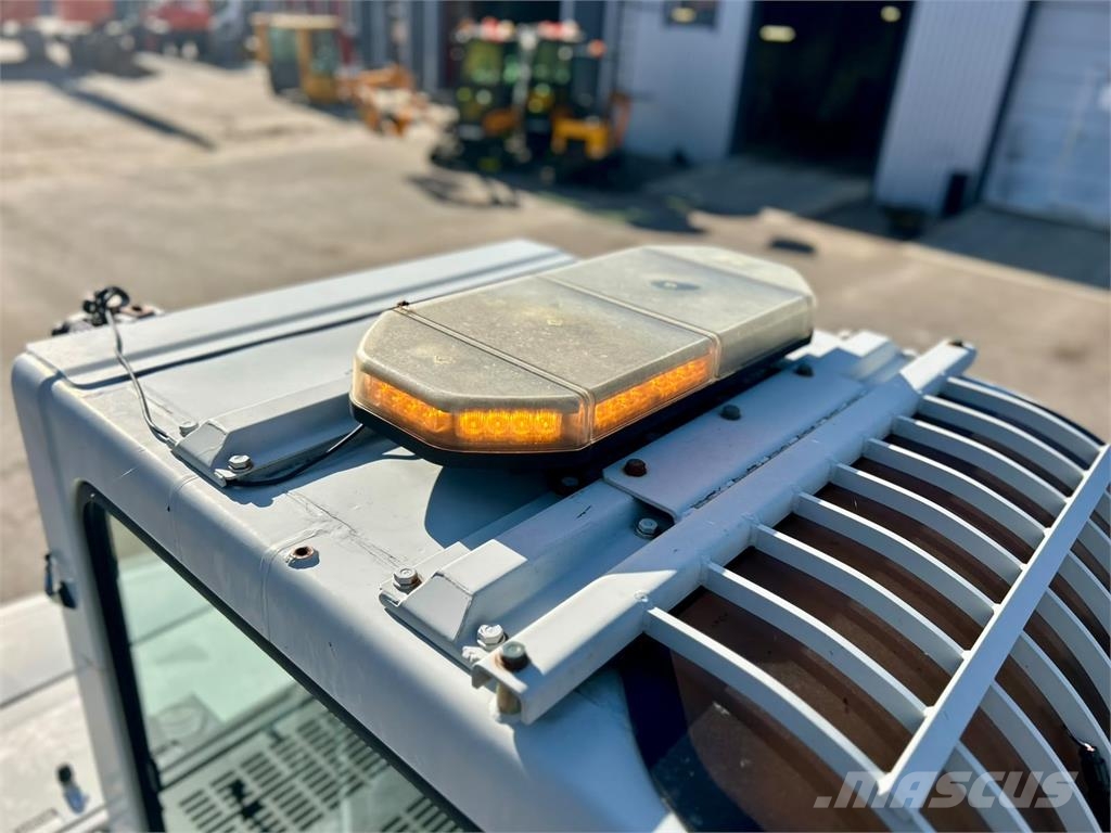 Takeuchi TB175 PYÖRITTÄJÄLLÄ Mini pelle 7t-12t