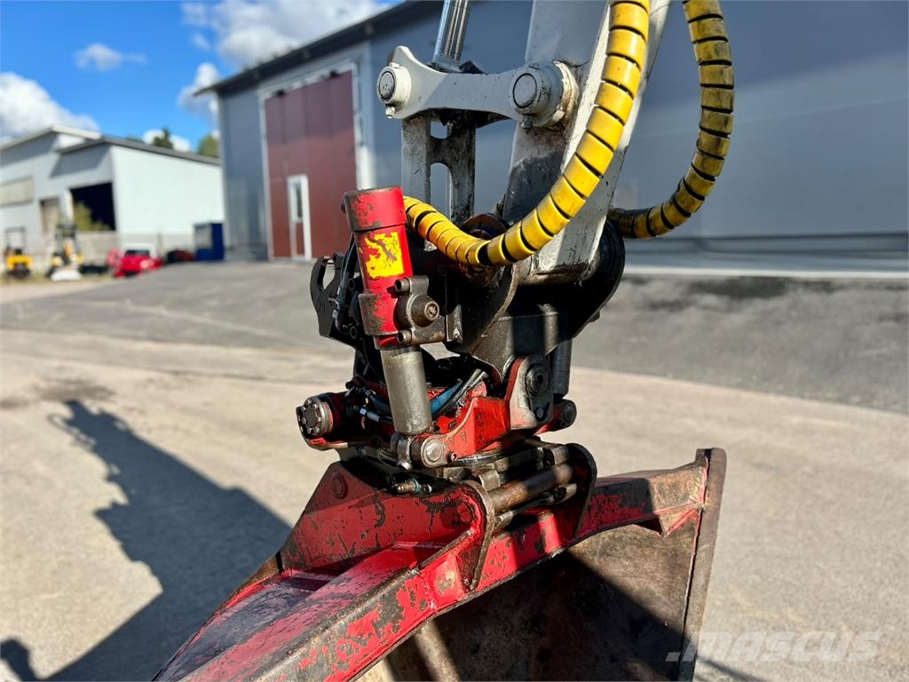 Takeuchi TB175 PYÖRITTÄJÄLLÄ Mini pelle 7t-12t