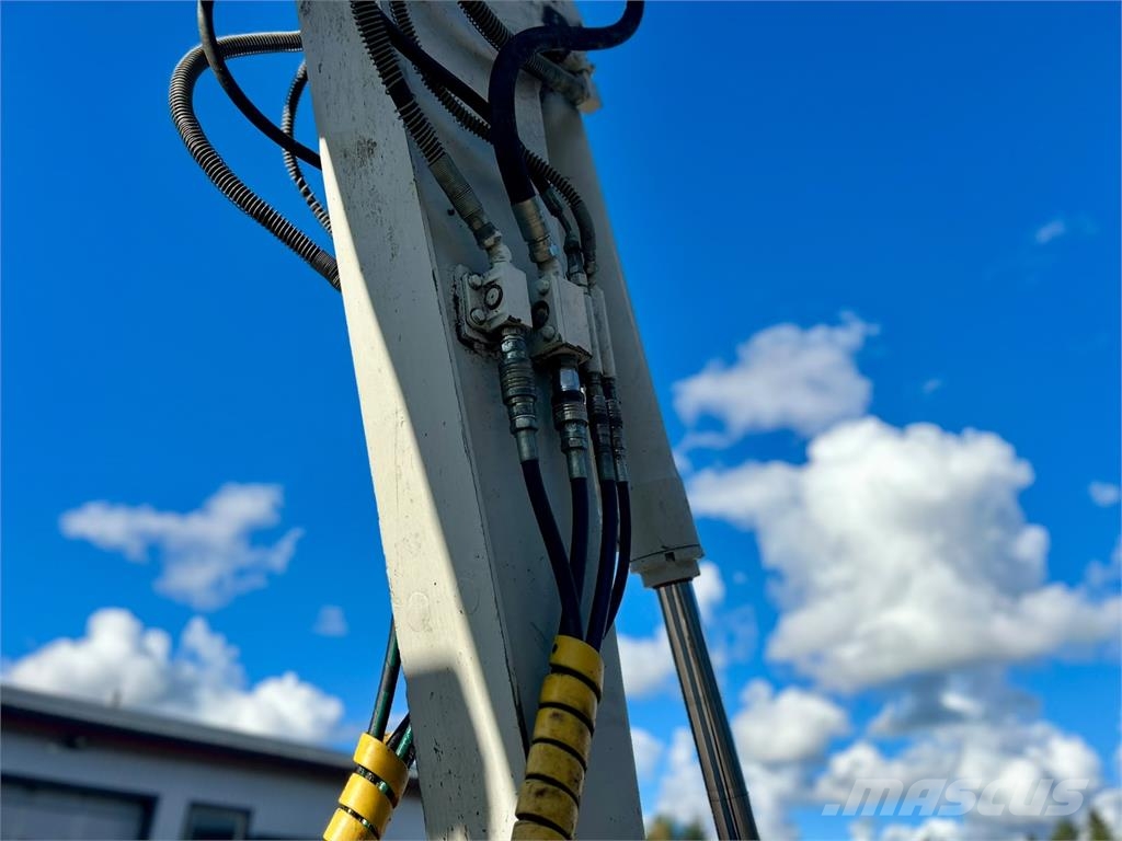Takeuchi TB175 PYÖRITTÄJÄLLÄ Mini pelle 7t-12t