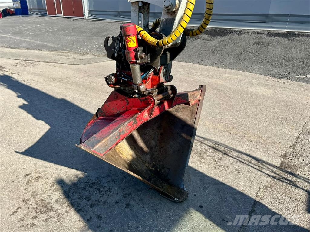 Takeuchi TB175 PYÖRITTÄJÄLLÄ Mini pelle 7t-12t