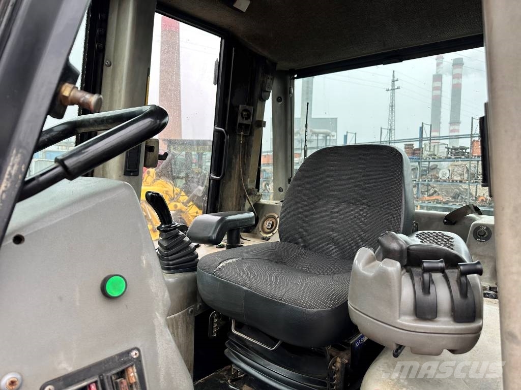 Fiat-Hitachi D 150 lánctalpas dózerek