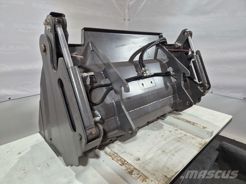 Ahlmann Mecalac AS600/750 4 in 1 bak Bakken