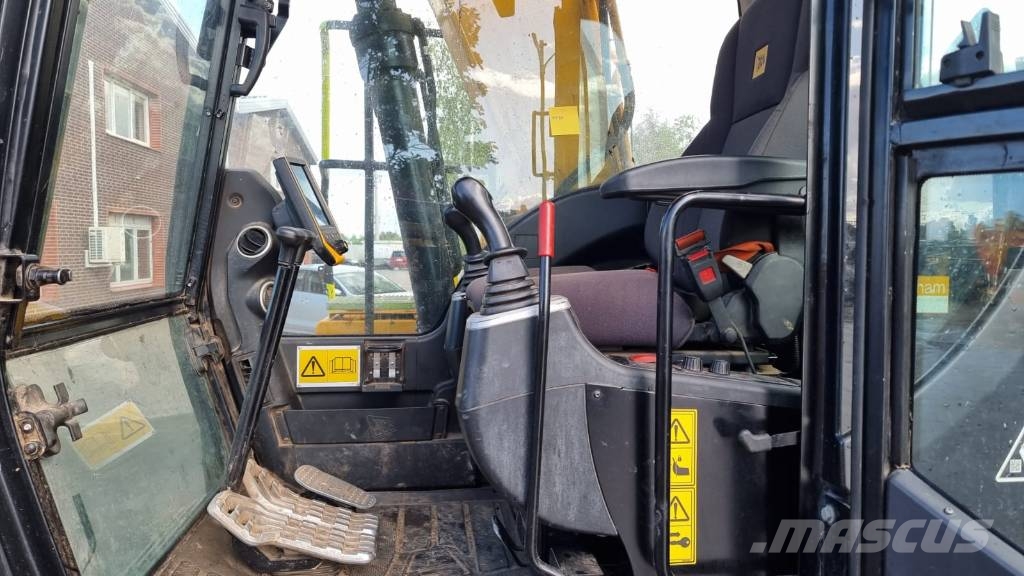 JCB JS 145 LC Rupsgraafmachines