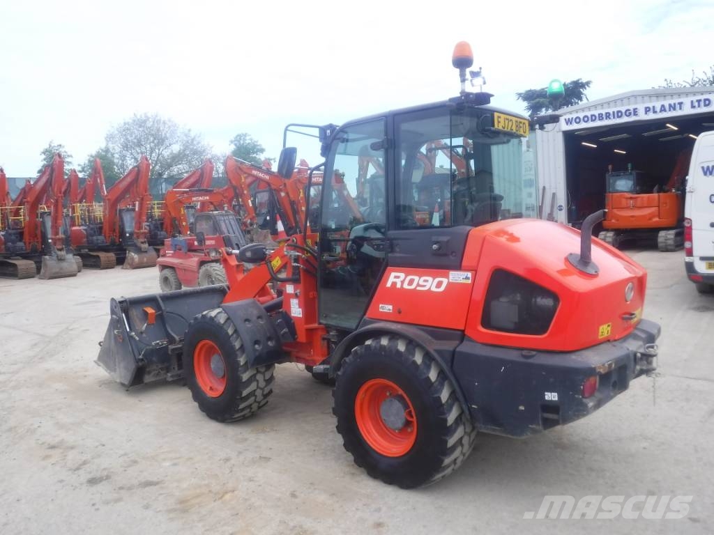 Kubota R 090 Фронтальні навантажувачі