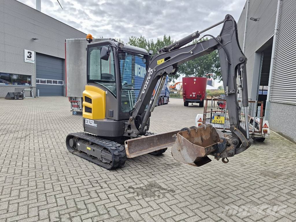 Volvo ECR 25 Mini bagri <7t