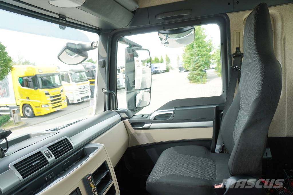 MAN TGS 26.420 6x4 / Fassi F215A.2.24 / remote control شاحنات مسطحة/مفصلية الجوانب