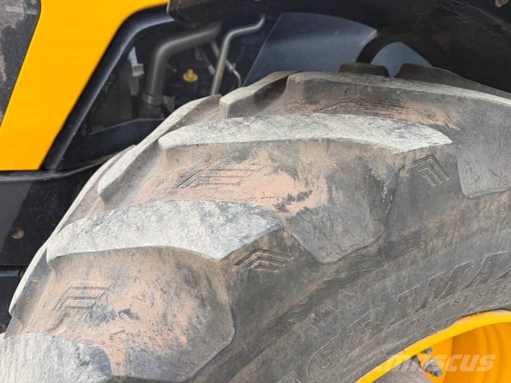 JCB 4220 FASTRAC Traktorer