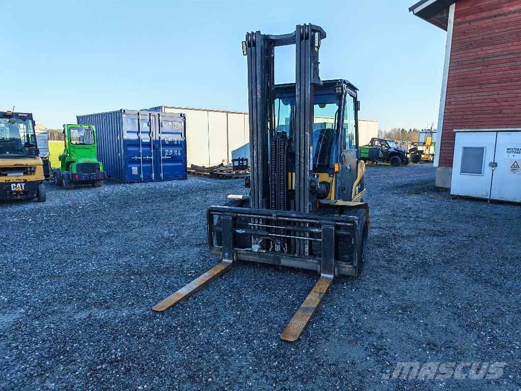CAT DP35NT شاحنات الديزل