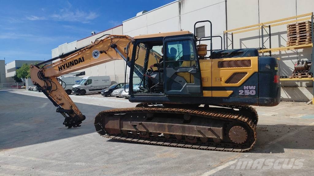Hyundai HX 220 L Excavadoras sobre orugas