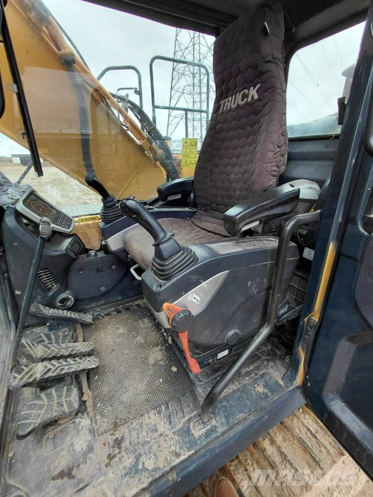 Hyundai HX 220 L Excavadoras sobre orugas