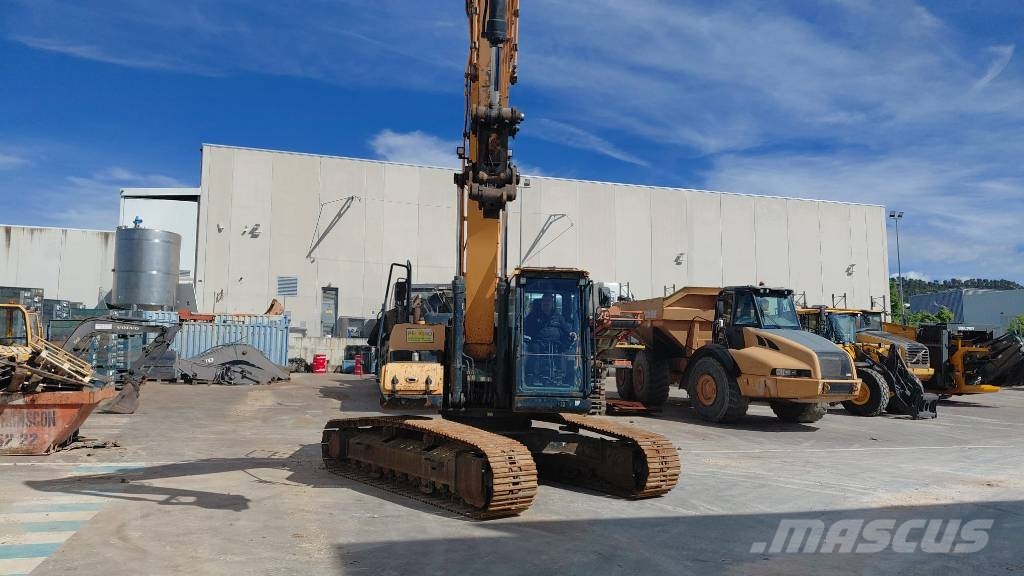 Hyundai HX 220 L Excavadoras sobre orugas