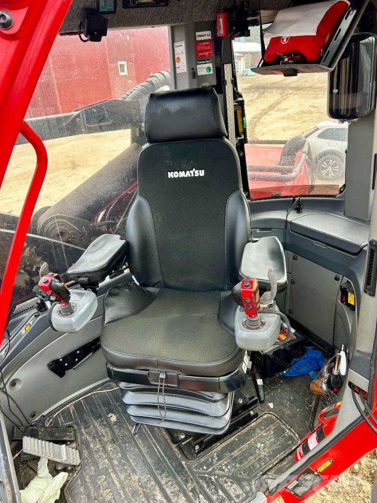 Komatsu 911 Combine forestiere