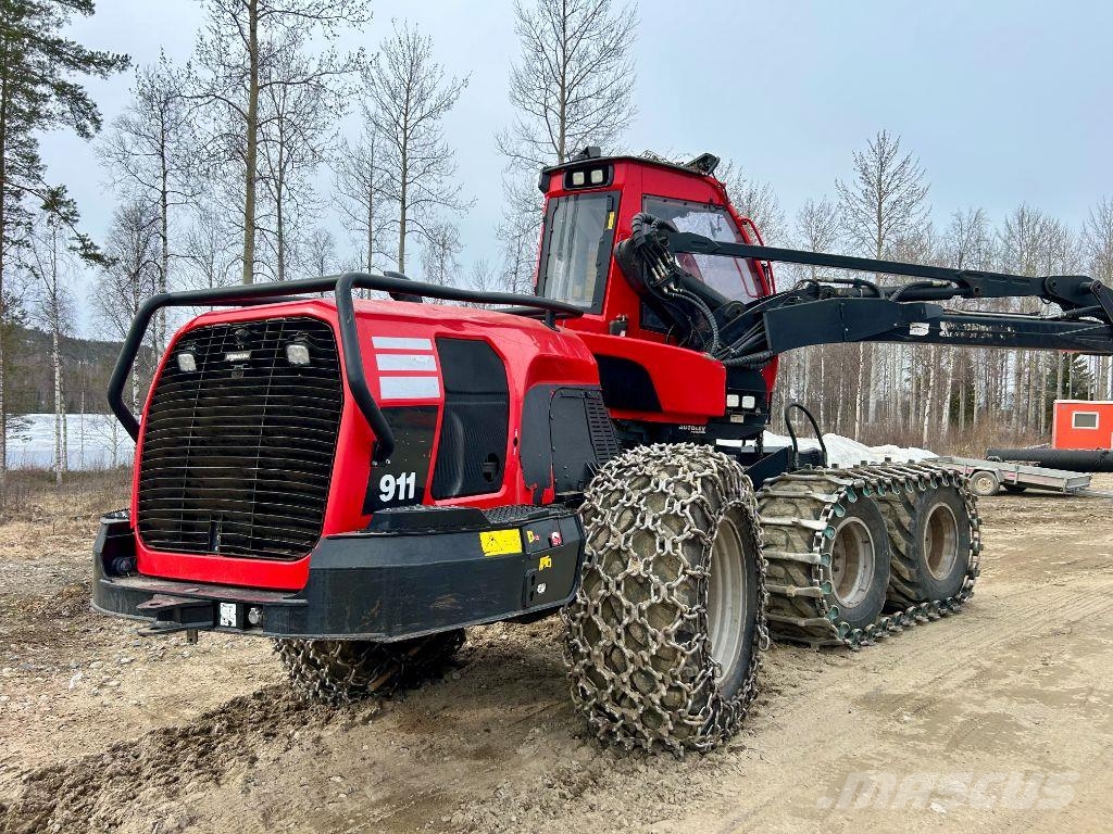 Komatsu 911 Combine forestiere
