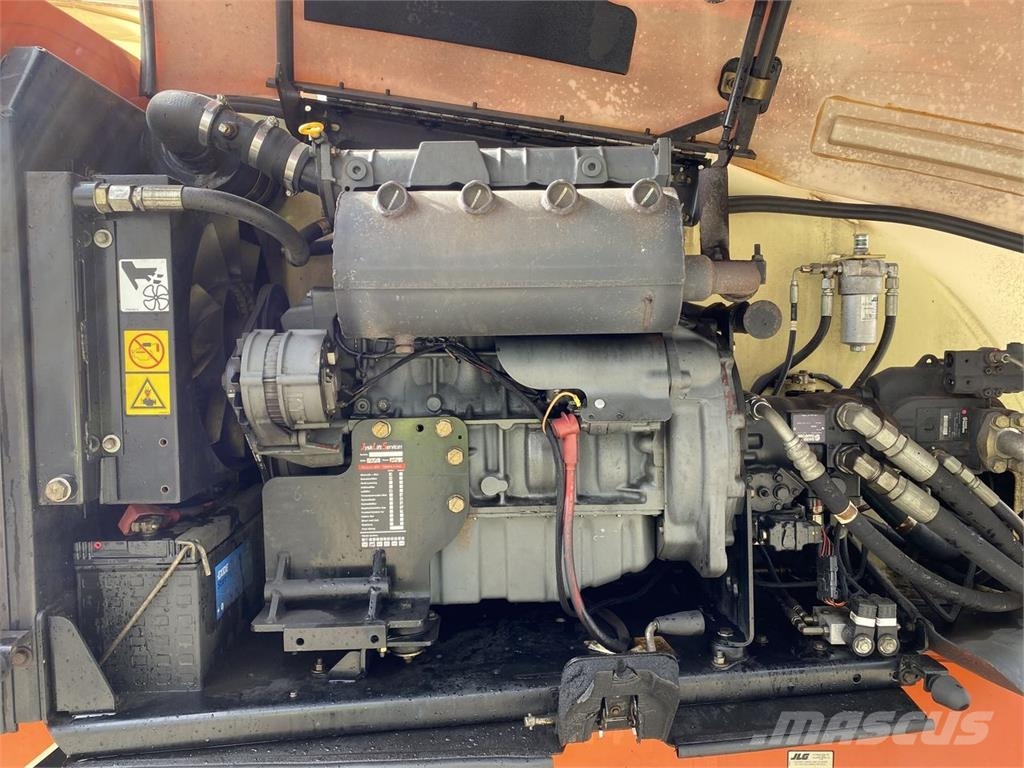 JLG 800AJ ブームリフト 屈伸型
