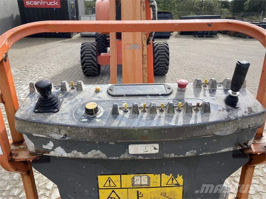 JLG 800AJ ブームリフト 屈伸型