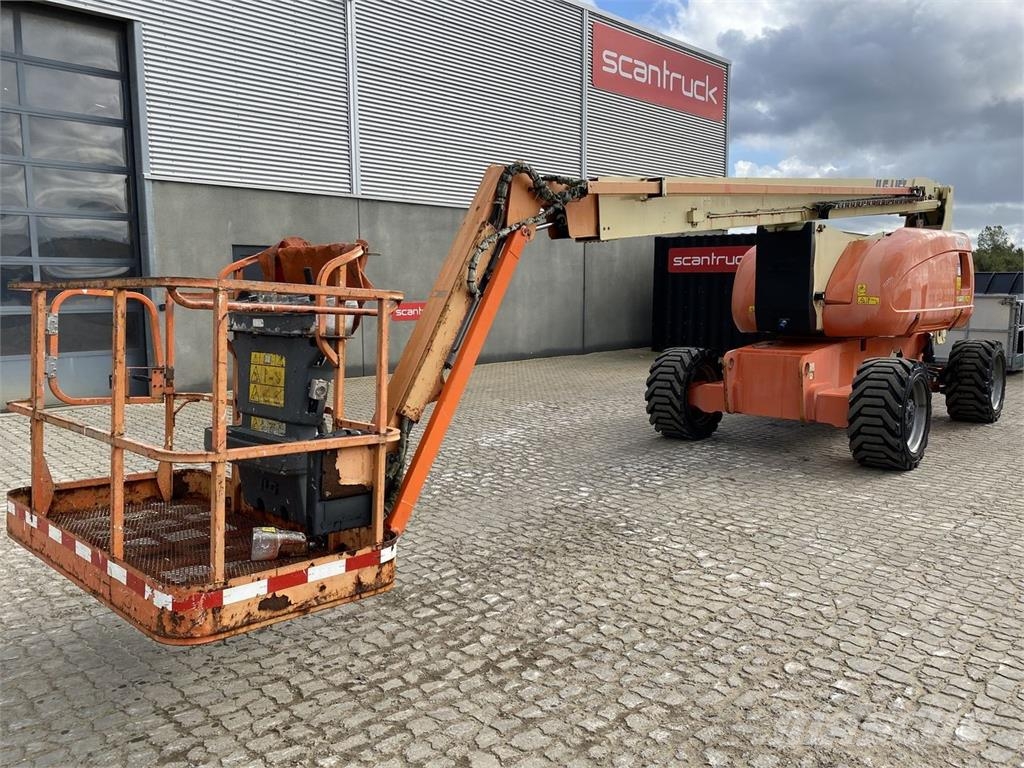 JLG 800AJ ブームリフト 屈伸型