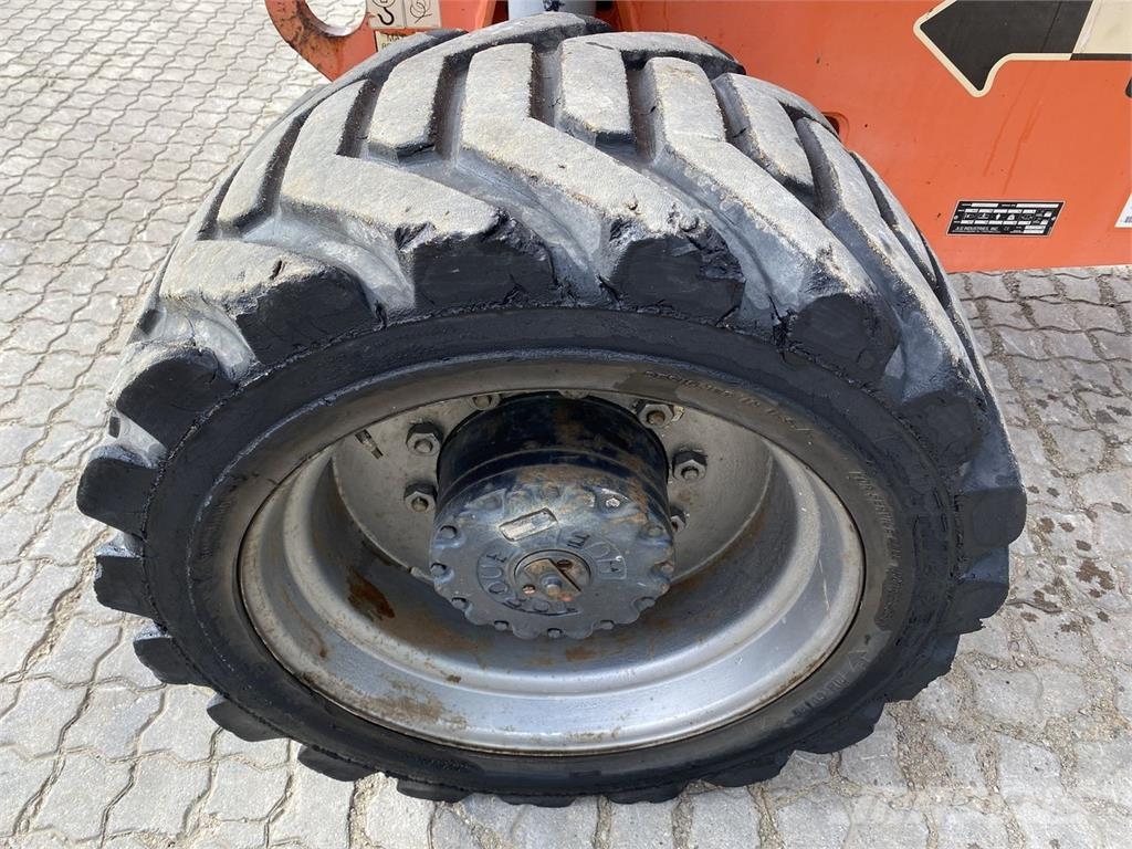 JLG 800AJ ブームリフト 屈伸型