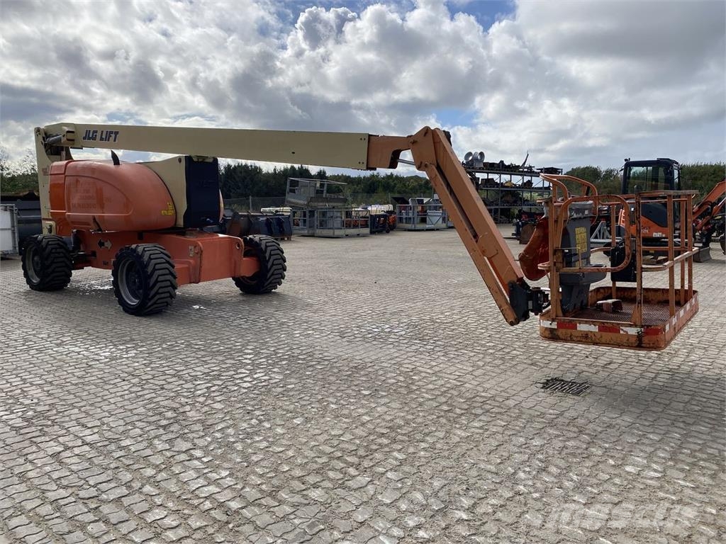 JLG 800AJ ブームリフト 屈伸型