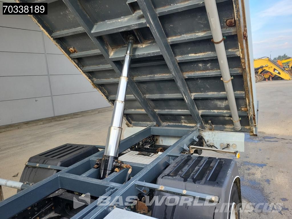 Mitsubishi 7C18 4X2 Kipper