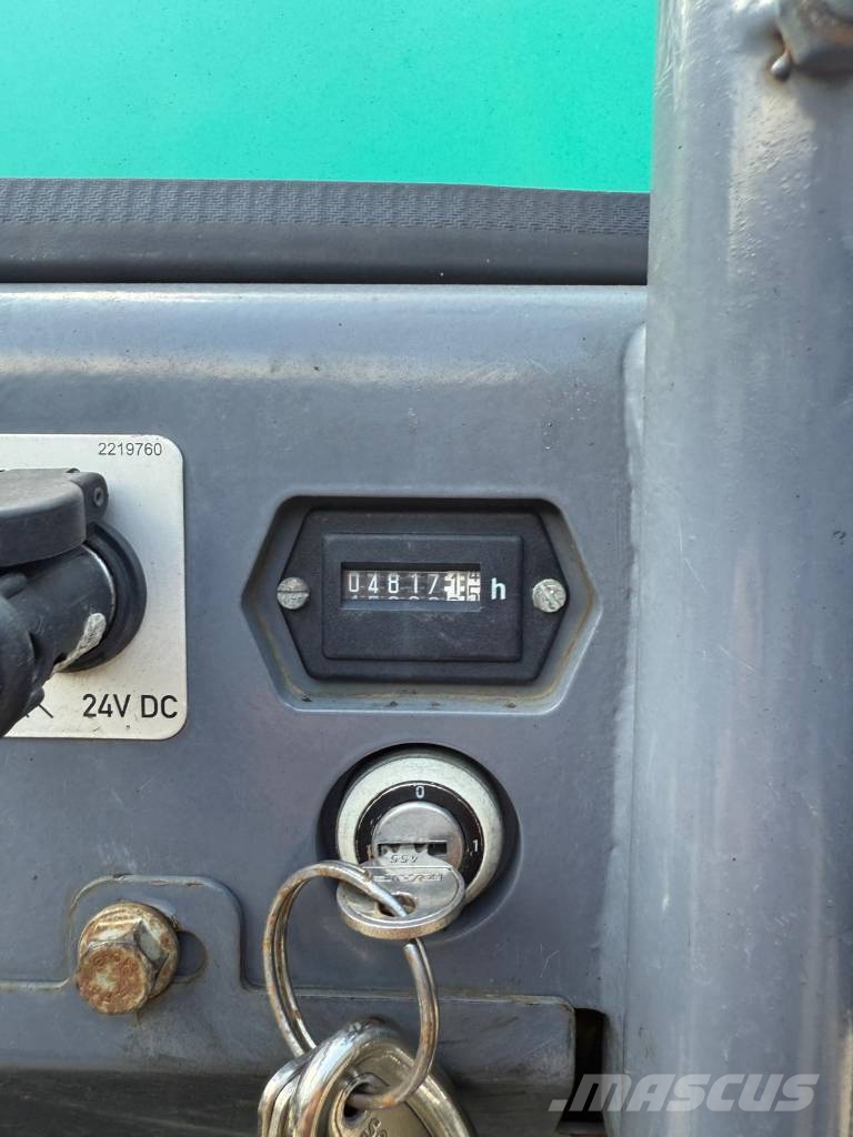 Vögele SUPER 800-3I معدات السفلتة