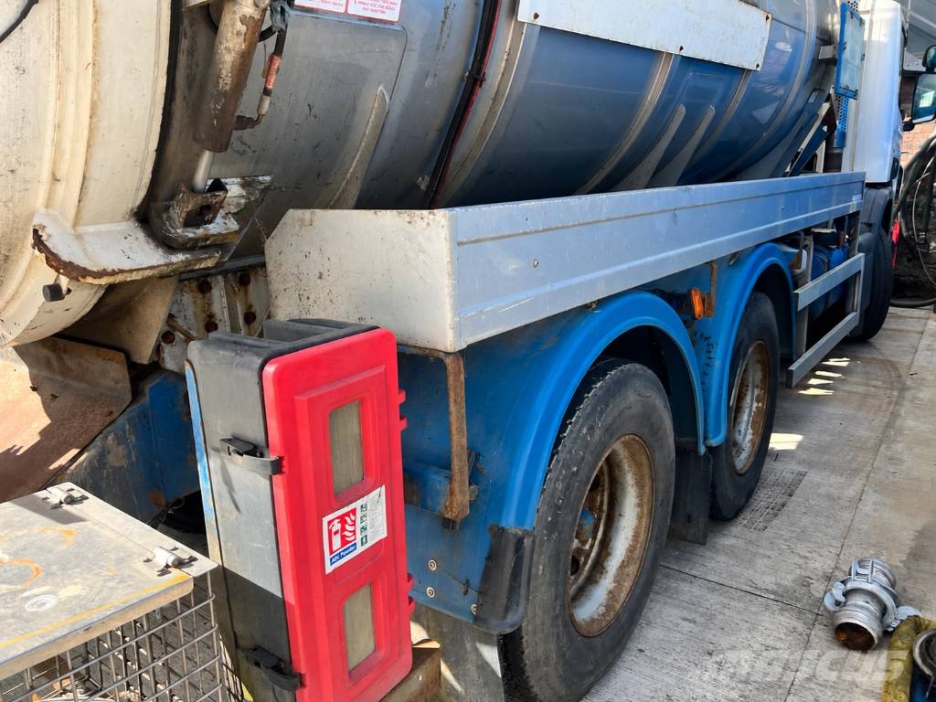 Scania P 310 Autocisterna
