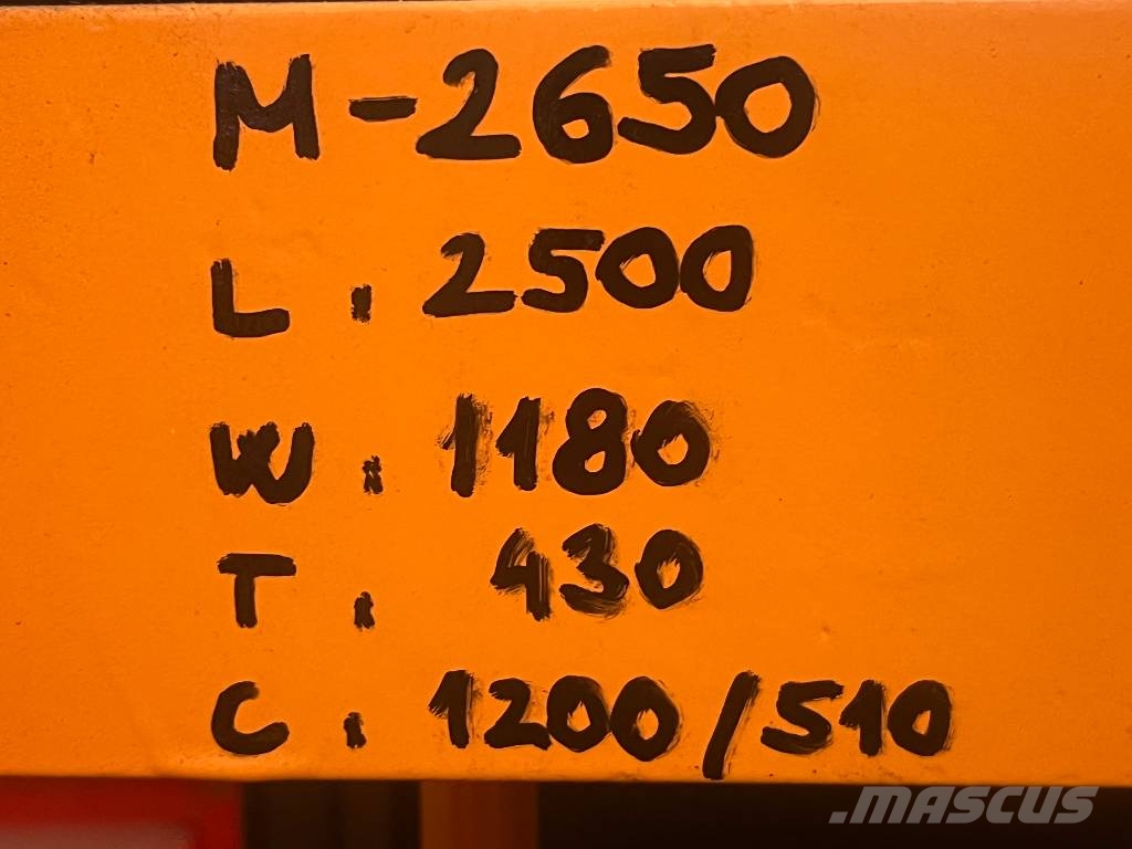 Steinbock Boss 336H-D V-2650 IO Pārvadātājs iekraušanai no sāniem