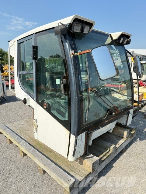 Liebherr LR 634 USED CAB كابينة والداخلية