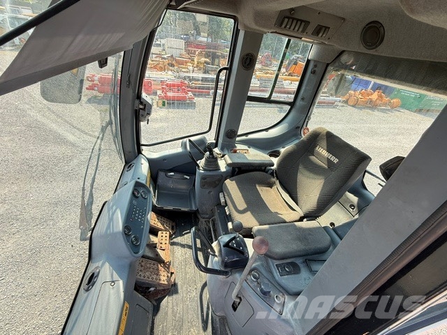 Liebherr LR 634 USED CAB كابينة والداخلية