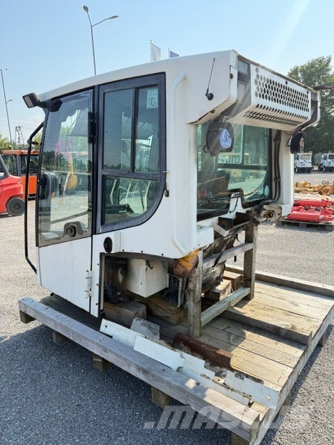 Liebherr LR 634 USED CAB كابينة والداخلية