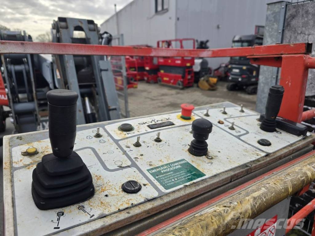 SkyJack SJ 51 AJ Articulated boom lifts