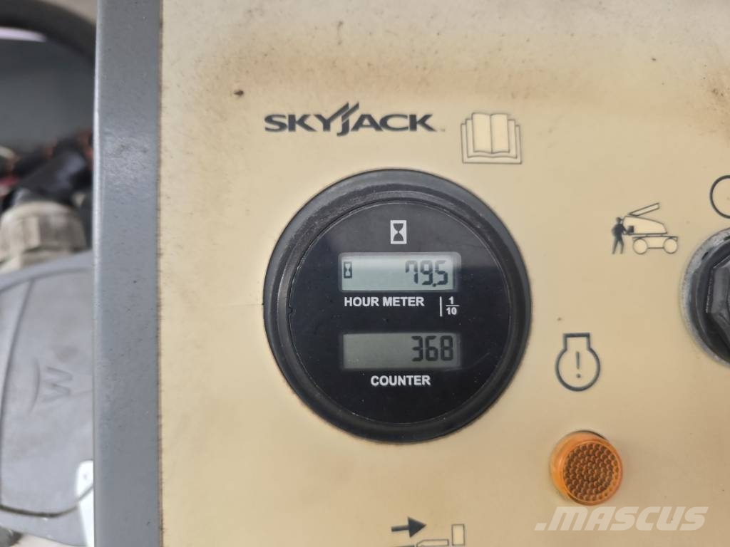 SkyJack SJ 51 AJ Articulated boom lifts
