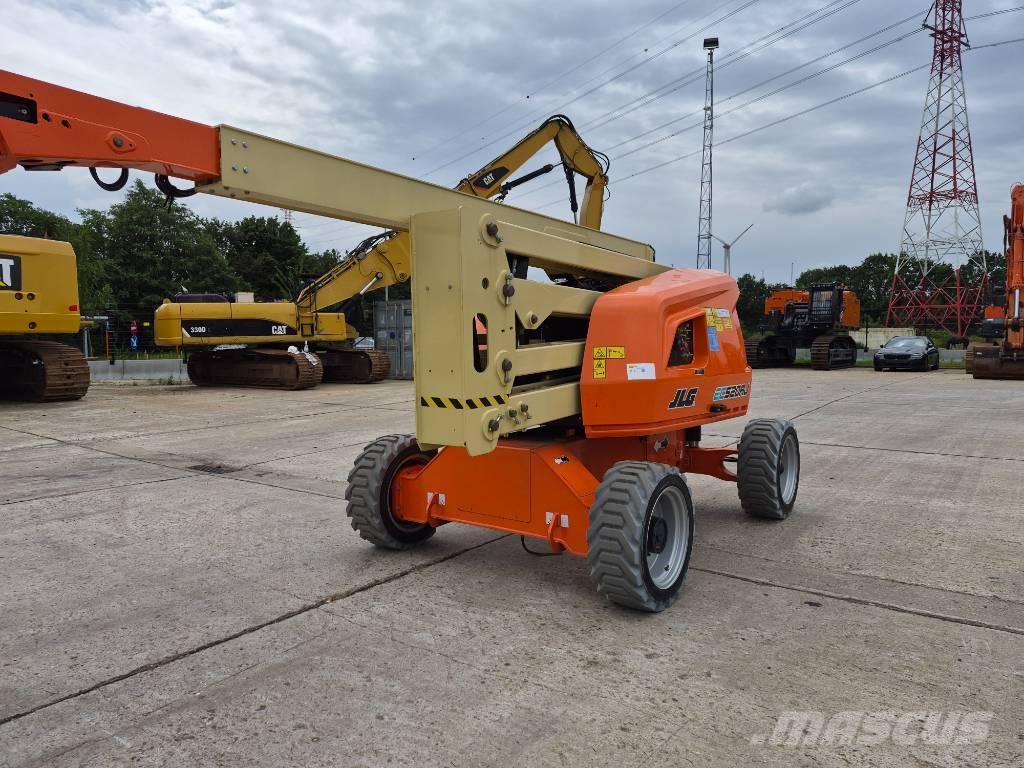 JLG 520AJ (2 units available) Gelenkteleskoparbeitsbühnen