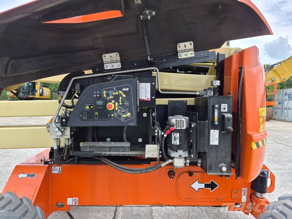 JLG 520AJ (2 units available) Gelenkteleskoparbeitsbühnen
