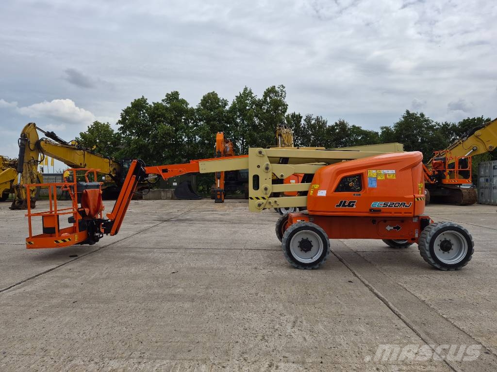 JLG 520AJ (2 units available) Gelenkteleskoparbeitsbühnen