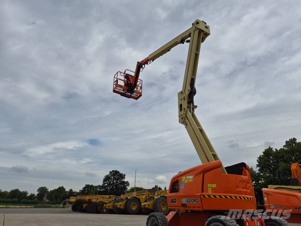 JLG 520AJ (2 units available) Gelenkteleskoparbeitsbühnen