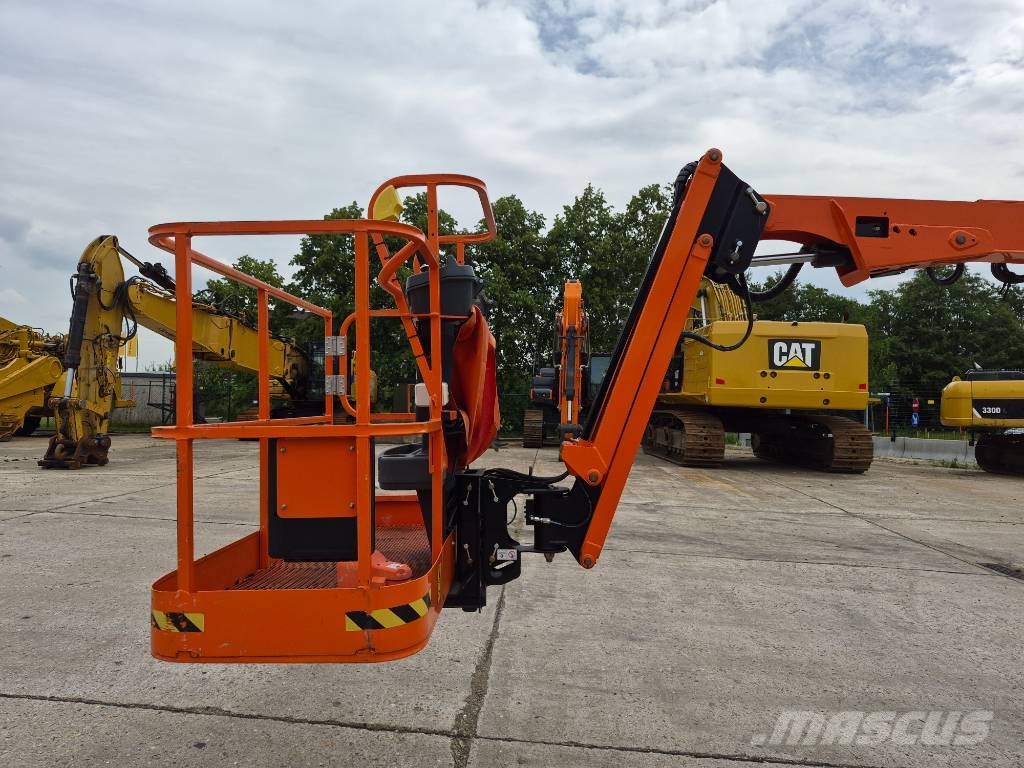 JLG 520AJ (2 units available) Gelenkteleskoparbeitsbühnen