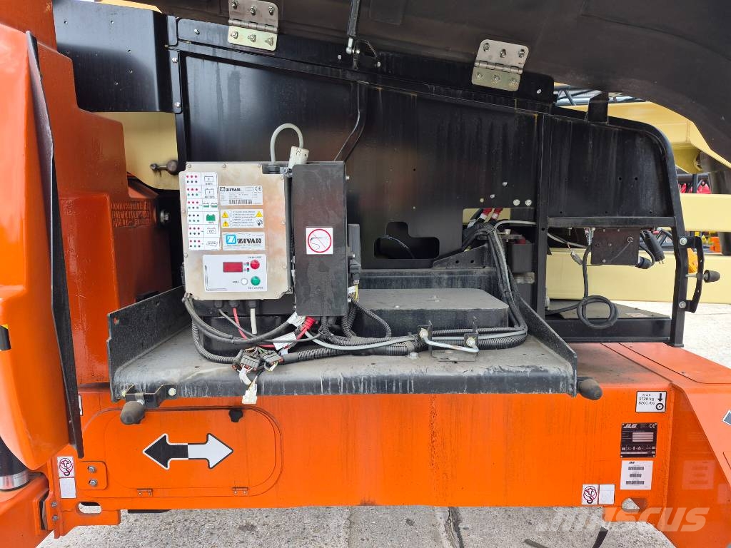 JLG 520AJ (2 units available) Gelenkteleskoparbeitsbühnen