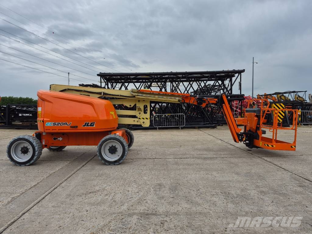 JLG 520AJ (2 units available) Gelenkteleskoparbeitsbühnen