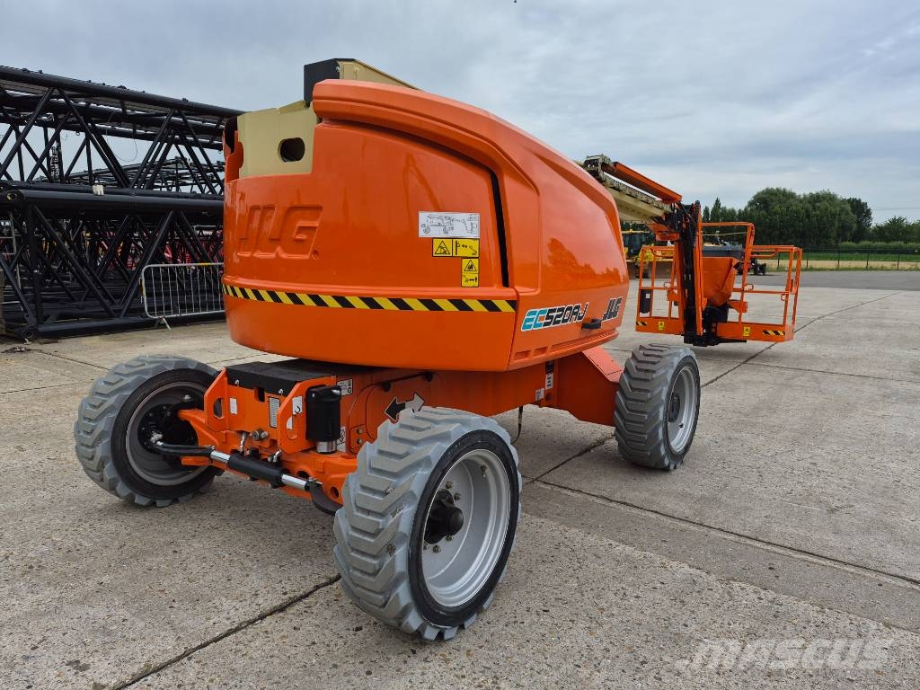 JLG 520AJ (2 units available) Gelenkteleskoparbeitsbühnen