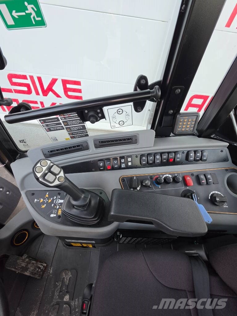 JCB 409 Pale gommate