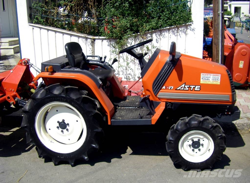 Kubota ASTE A-17 4wd الجرارات