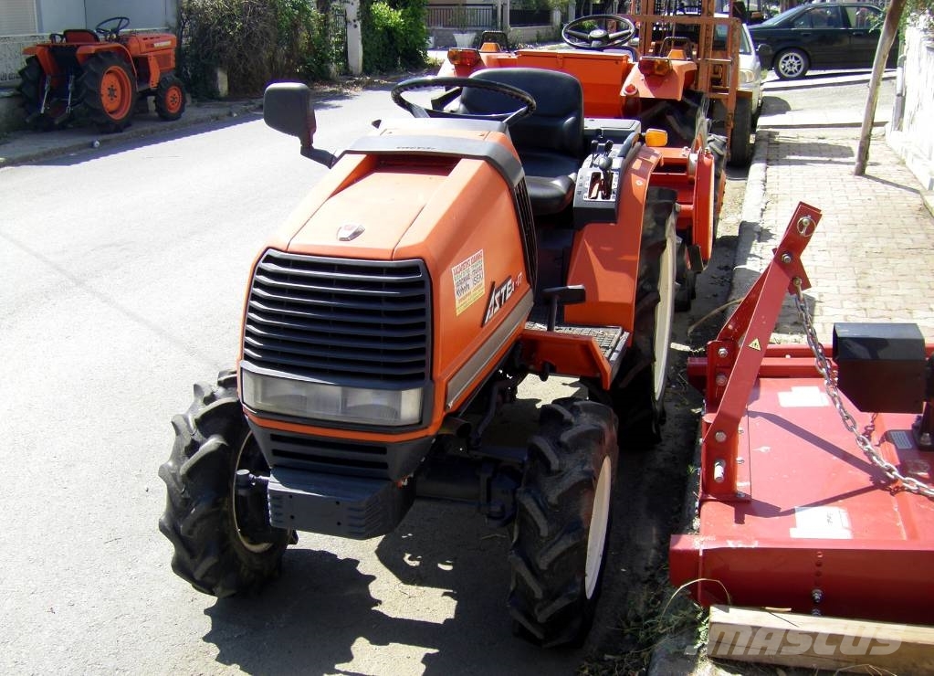 Kubota ASTE A-17 4wd الجرارات