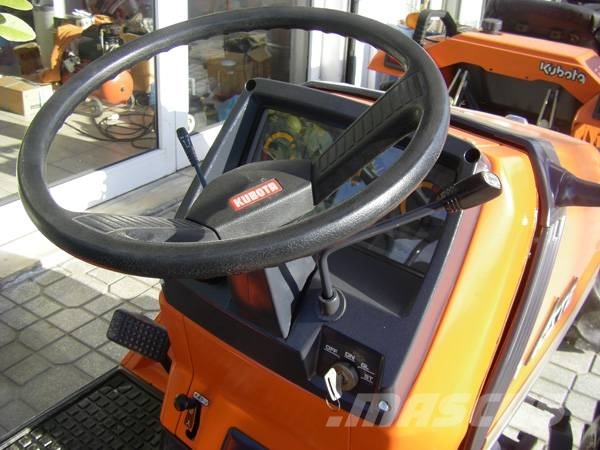 Kubota ASTE A-17 4wd الجرارات